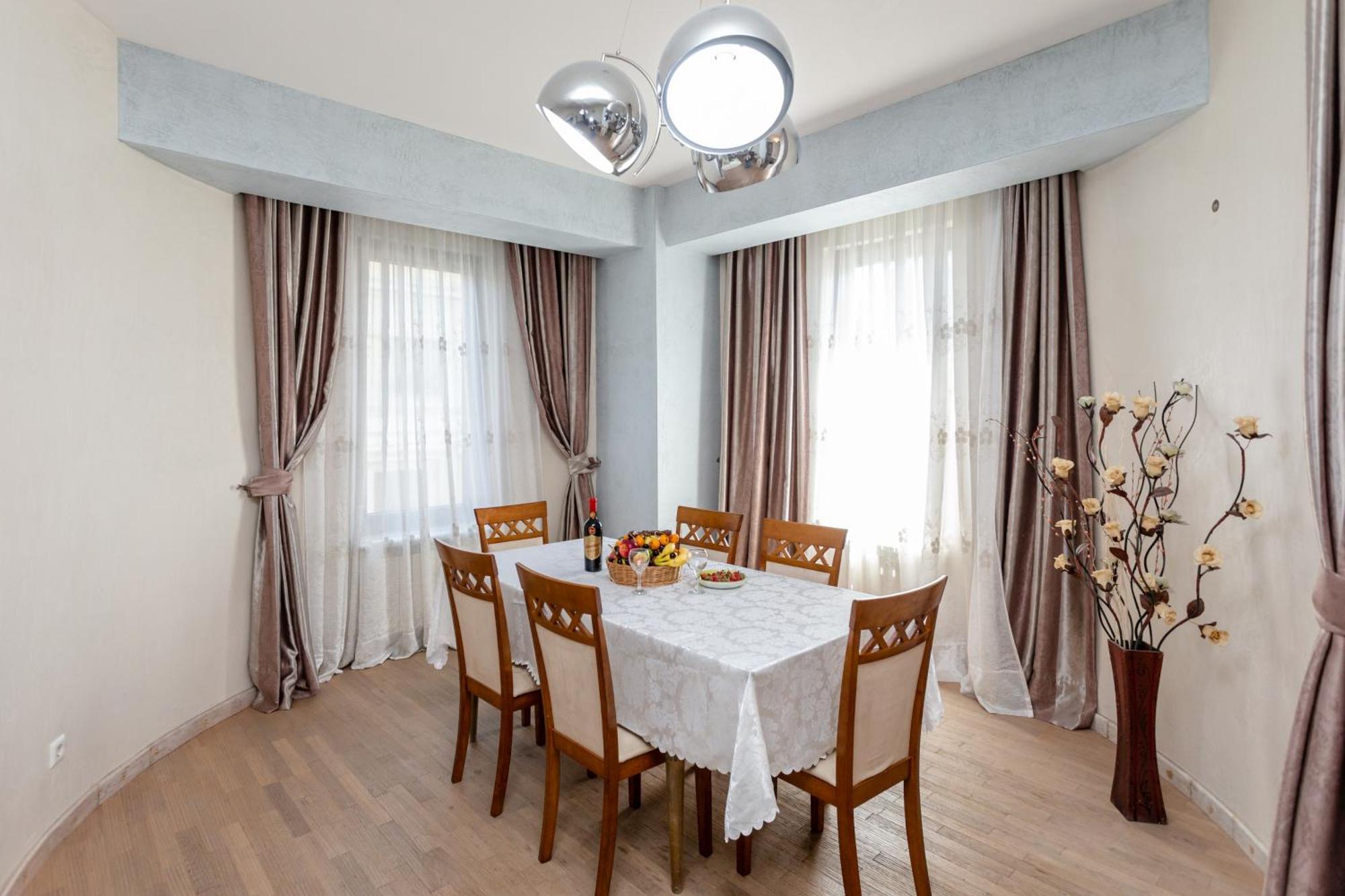 Serviced Apartment On Rustaveli Avenue 9 Тбилиси Екстериор снимка