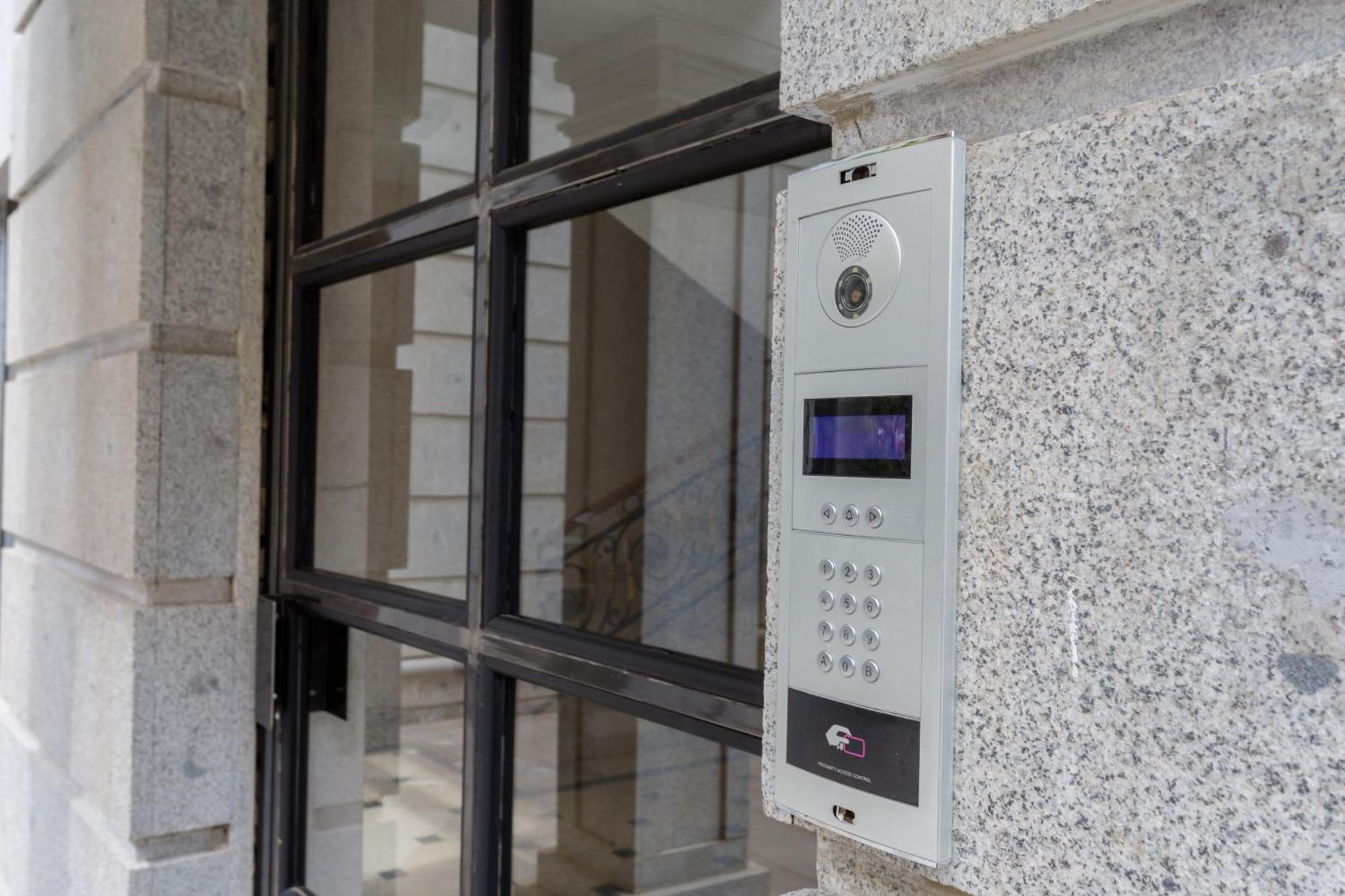 Serviced Apartment On Rustaveli Avenue 9 Тбилиси Екстериор снимка