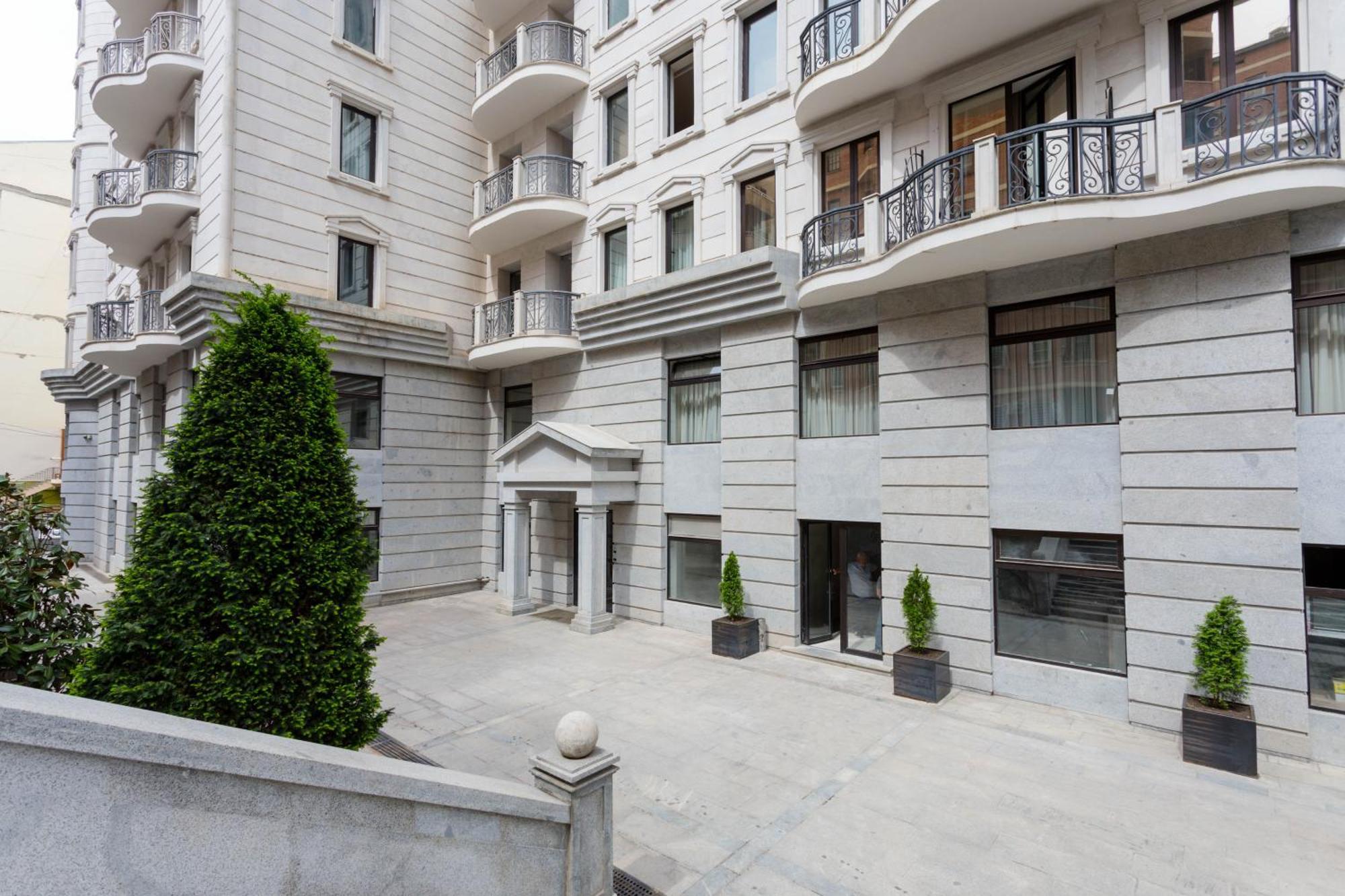 Serviced Apartment On Rustaveli Avenue 9 Тбилиси Екстериор снимка